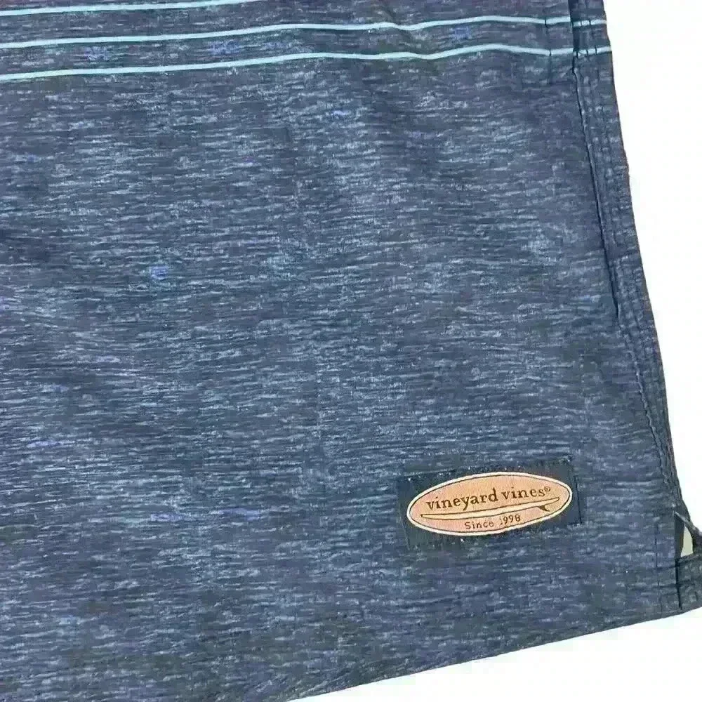 Vineyard Vines Men’s Swim Trunks Size Small NWOT Stripe Board Shorts 6.5” Inseam